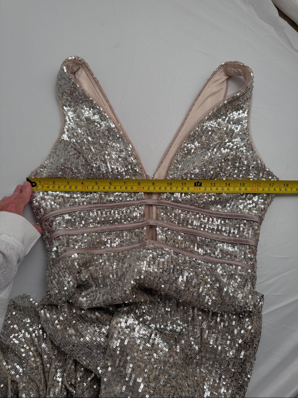 Xscape gold sequin plunge neckline evening gown 10 - Picture 6 of 12